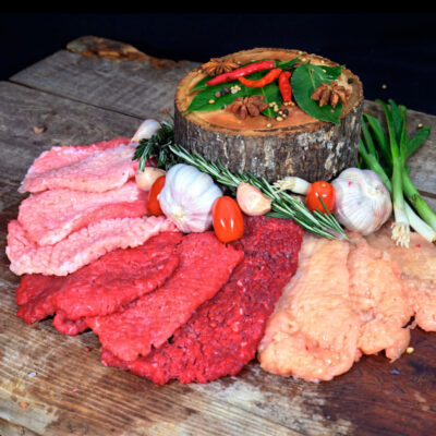 Le Minute Trio With Le Minute Trio, dinner is done in minutes. This convenient mix of minute steak, pork scallops, and chicken scallops is perfect for pan-searing, grilling, or breading for a fast, satisfying meal.